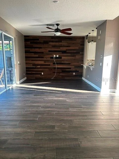 3 bed, 2.0 bath, 1953 sqft, $2,700 — Photo 2