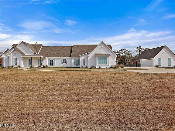 3rd image of 776 Cotton Creek Trl