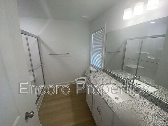 5th image of 617 Washington St