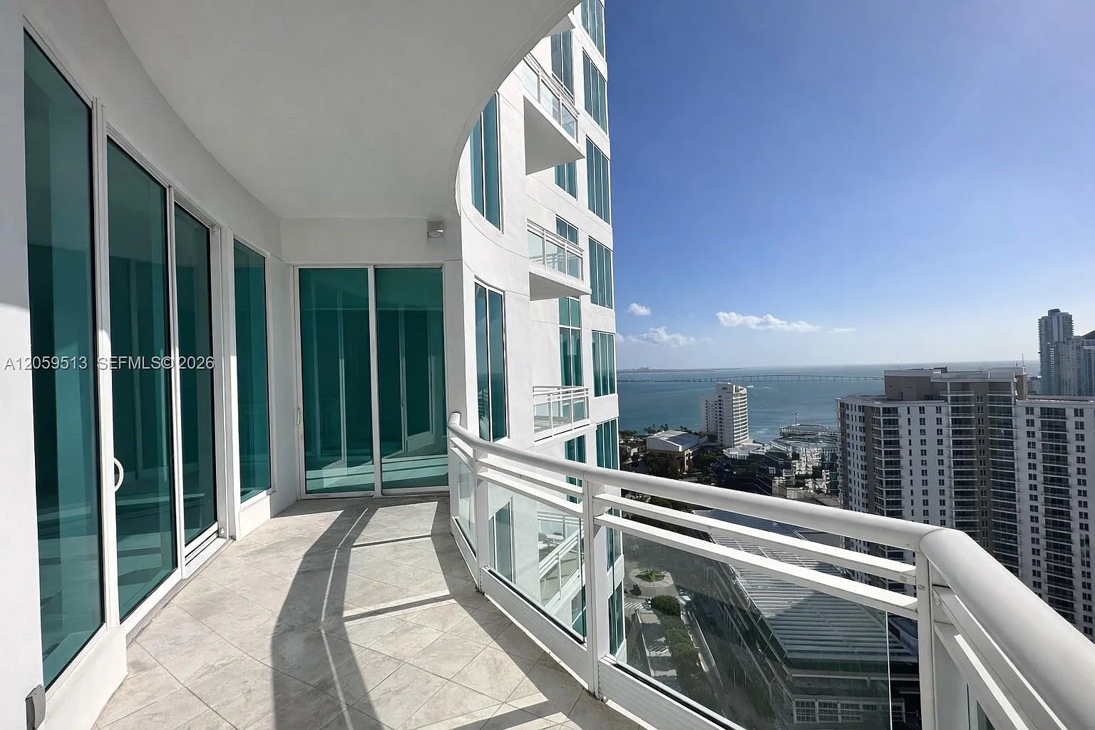 Asia Condo — Photo 1