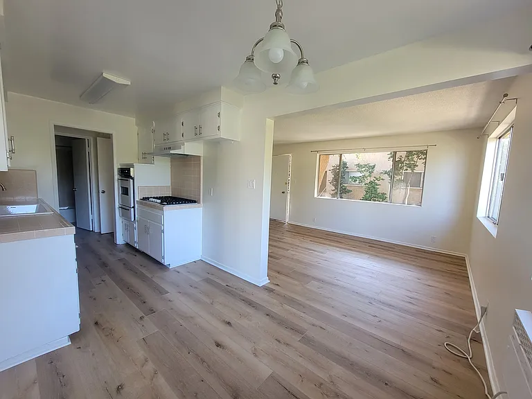 13530 Leadwell St #5 — Photo 6
