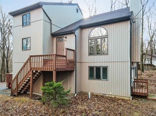 141 Clover Ln, East Stroudsburg, PA