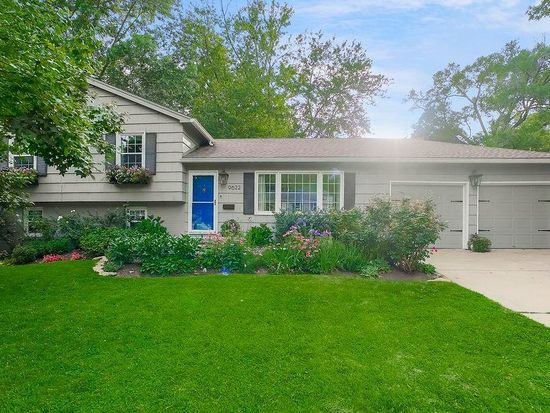 9622 England Dr, Overland Park, KS 66212