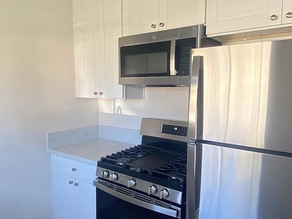 2nd image of 1057 Missouri St