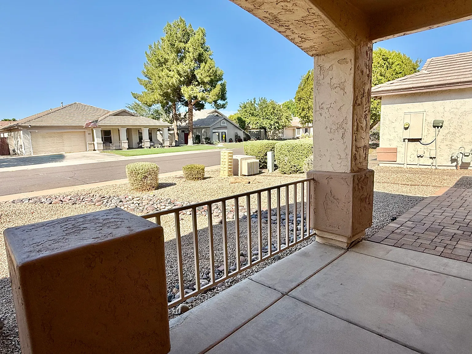 3 bed, 1387 sqft, $2,400 — Photo 2