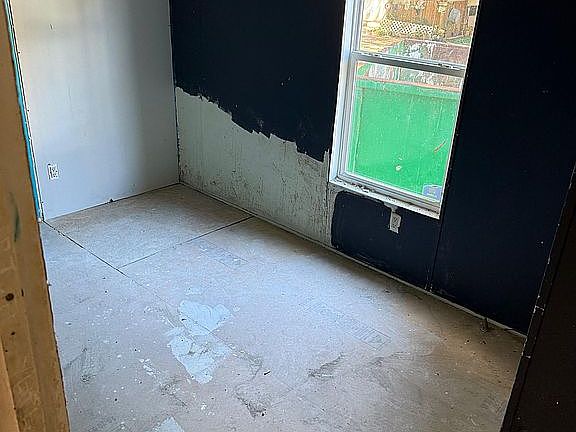 3rd image of 3860 Creighton Rd Unit 5