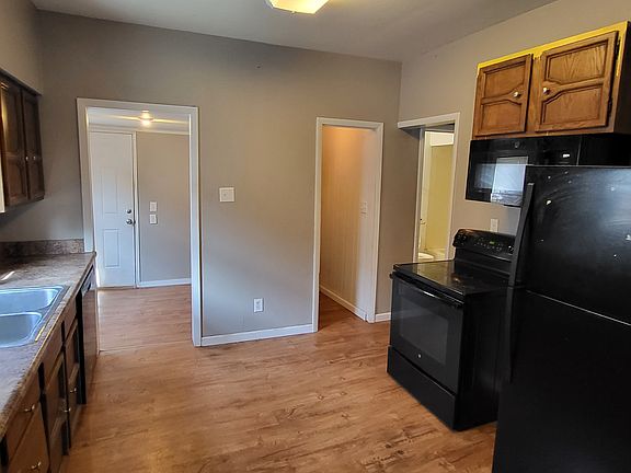 4th image of 610 N 1st St