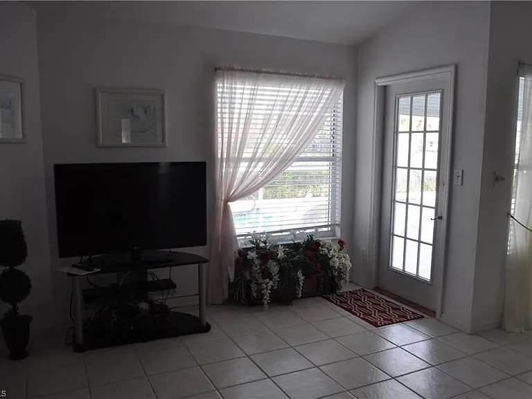 431 Dundee Ct — Photo 11