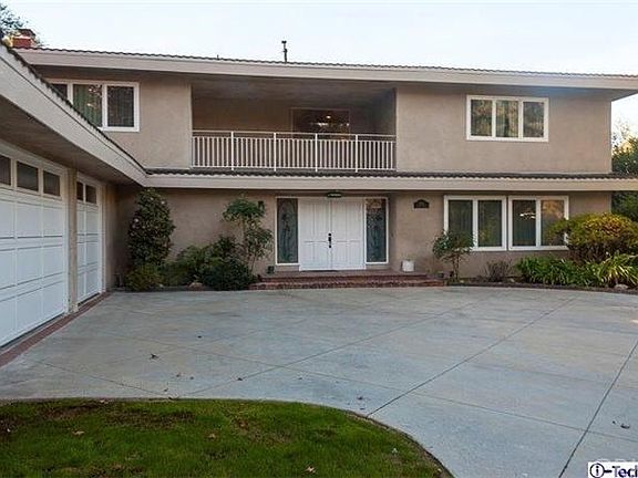2nd image of 3532 Emerald Isle Dr