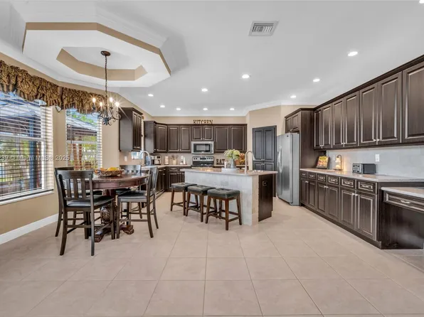 9003 Alexandra Cir, Wellington, FL 33414