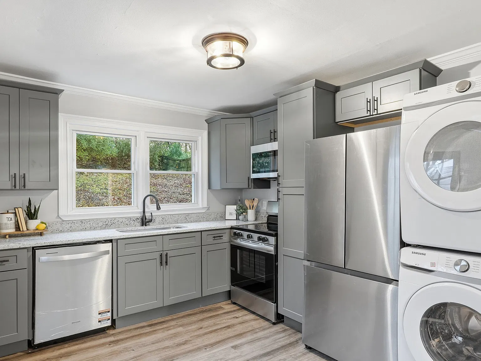 3 bed, 858 sqft, $1,600 — Photo 4