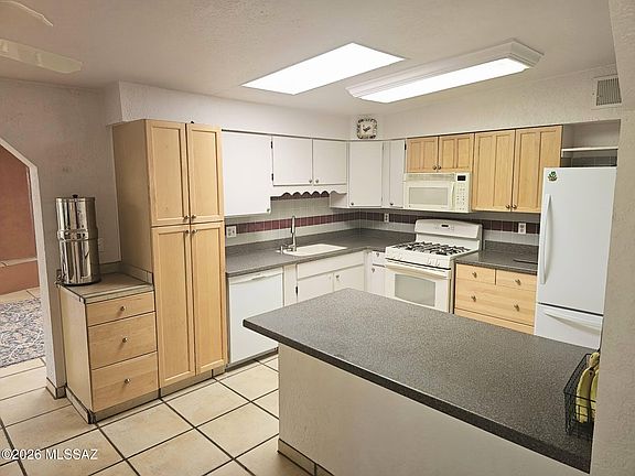 5th image of 4816 S San Carlos Ave