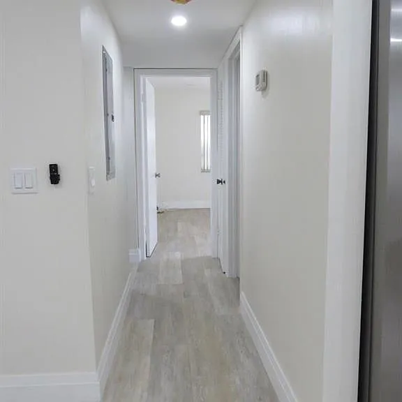 557 Burgundy St #557-L — Photo 7