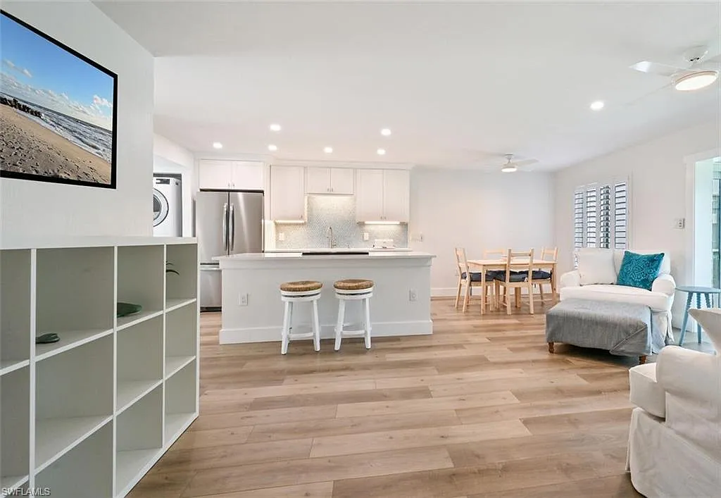 2 bed, 2.0 bath, 1000 sqft, $10,000 — Photo 3