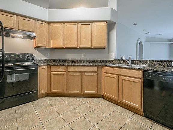 3rd image of 25918 Crippen Dr