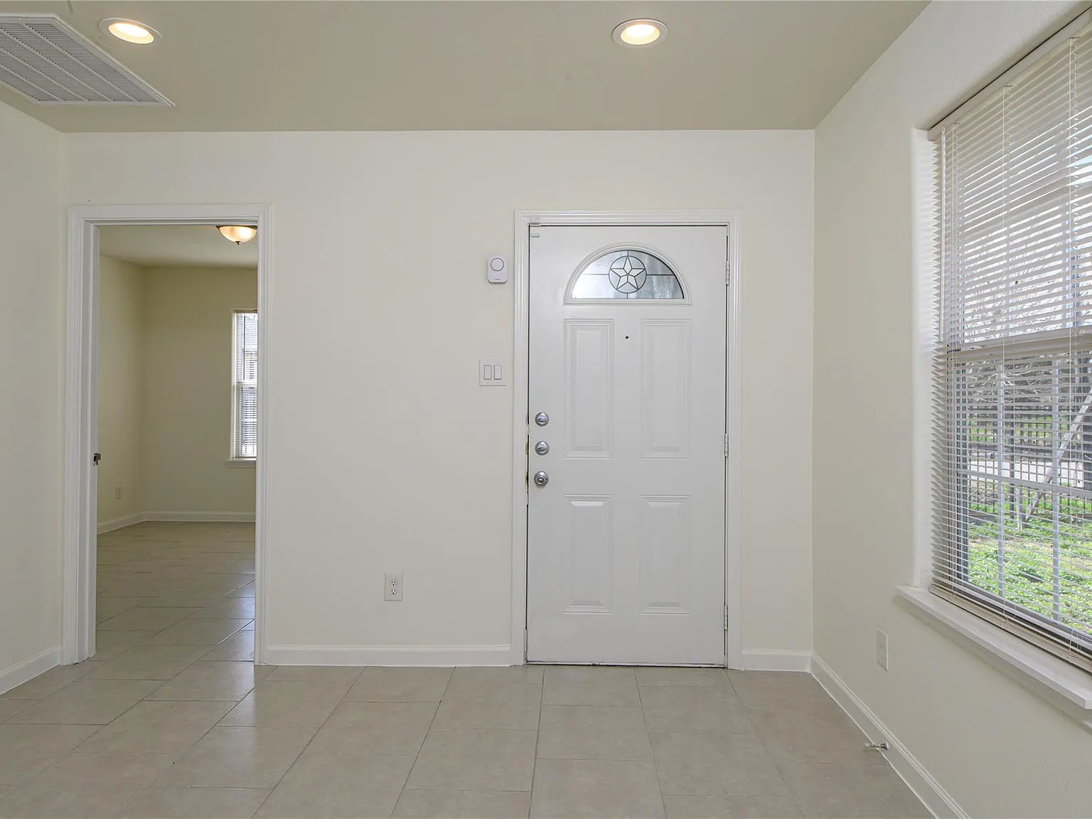 2 bed, 1.0 bath, 600 sqft, $1,150 — Photo 3