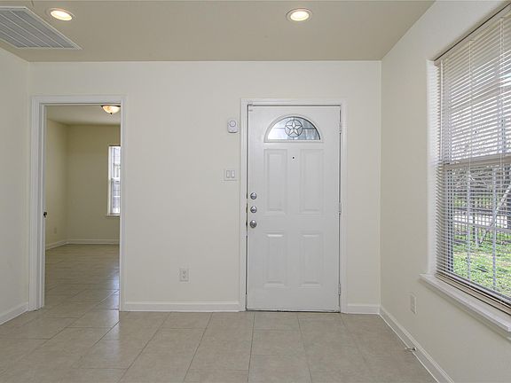 3rd image of 3409 Simmons St