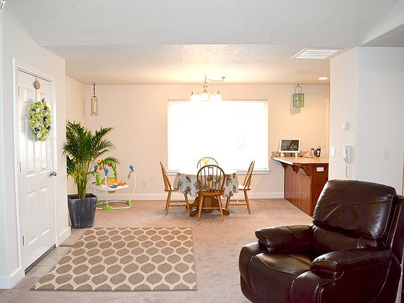 3rd image of 68 Weldwood Dr