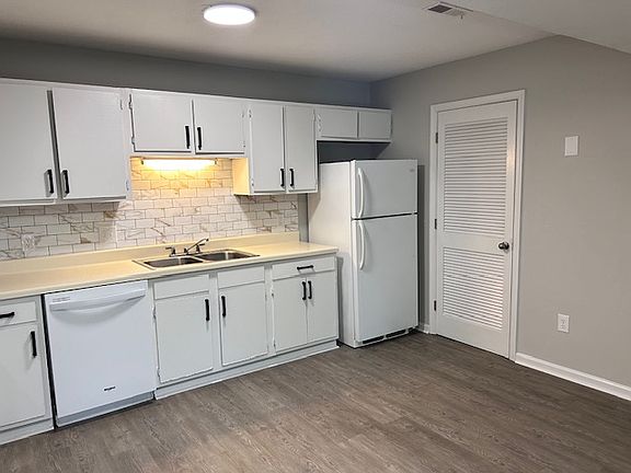 4th image of 1114 Maiden Ln APT 1