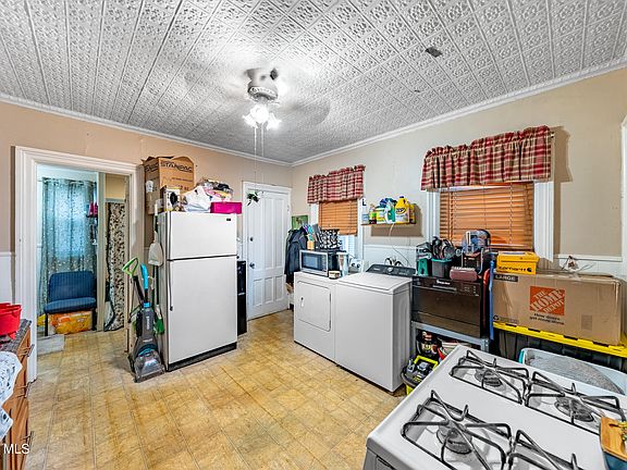4th image of 585 6th Avenue