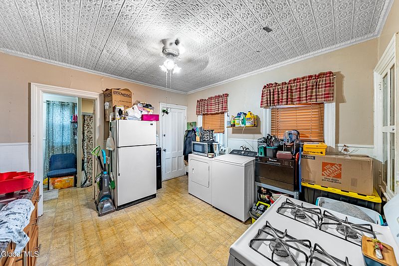 4th image of 585 6th Avenue