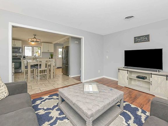 4th image of 55 Pine Blvd