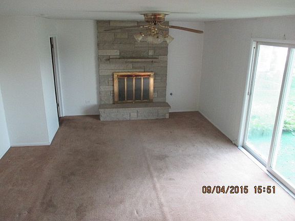 5th image of 22436 Lakeshore Dr