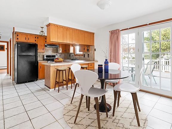 4th image of 63 Villa Ave