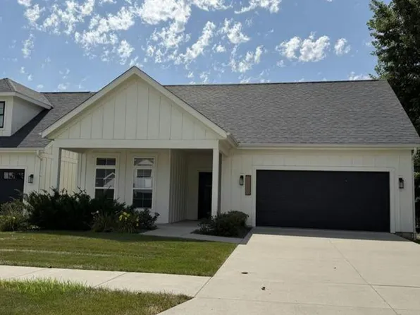 2220 Suncrest Dr, Ames, IA 50014