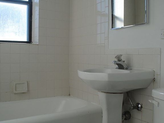 4th image of 327 N Pine Ave APT 306