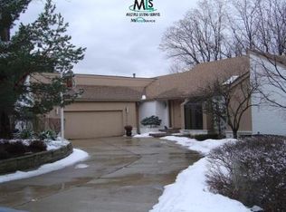 4064 Lakeridge Ln W, Bloomfield Hills, MI 48302