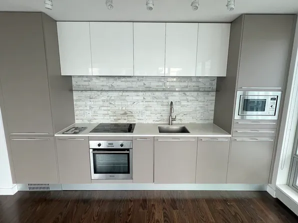 8031 Nunavut Ln #1706, Vancouver, BC V5X 0C9
