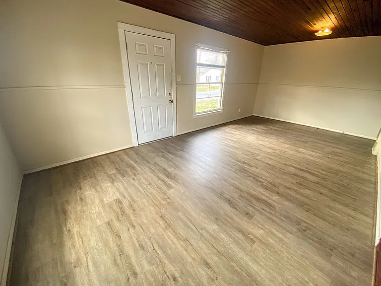 2709 Cline St — Photo 4
