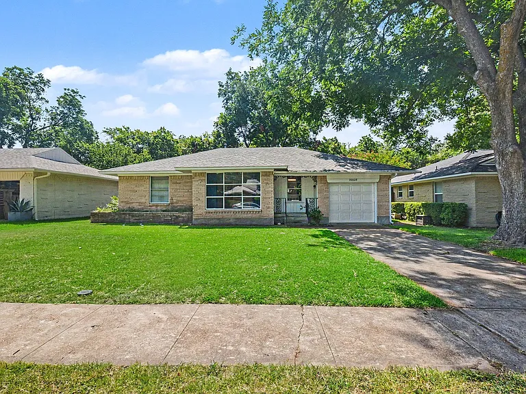 10028 San Lorenzo Dr — Photo 2