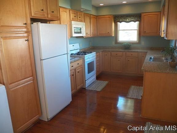 4th image of 2425 Costa Dr
