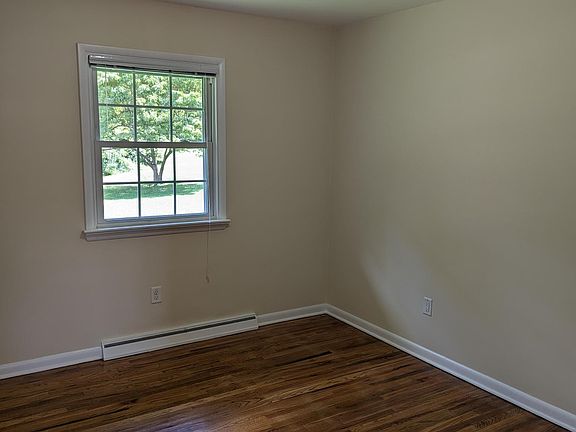 5th image of 212 Herr Ave