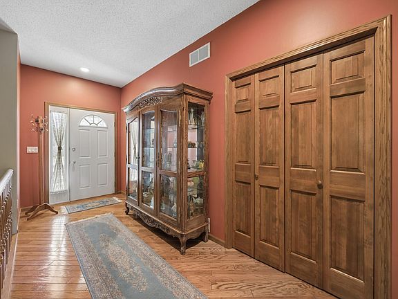 3rd image of 4465 Farmdale Cir