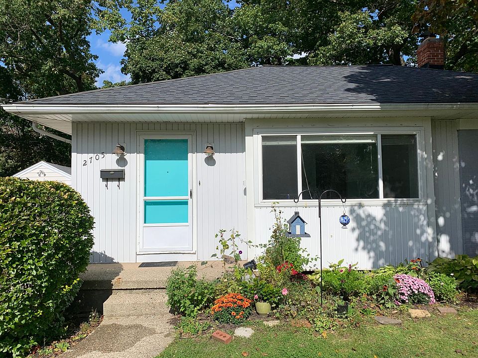 1st image of 2705 Richards Dr SE