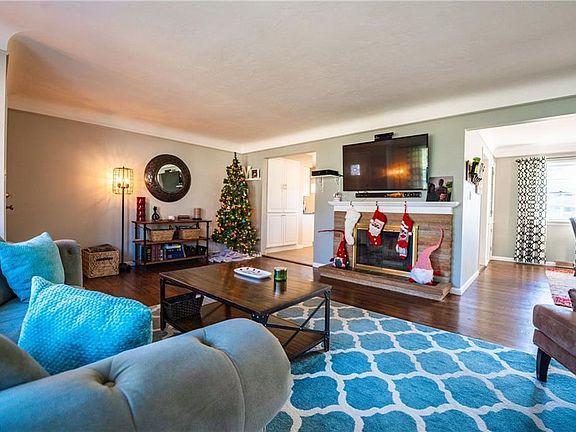 4th image of 22289 Blossom Dr