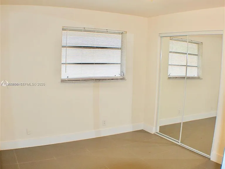 719 SW 7th St #2 — Photo 7