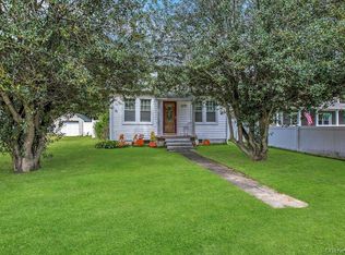 7 Eastover Rd, Sayville, NY 11782