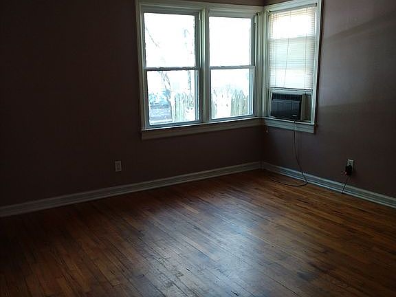 4th image of 428 W Henderson St