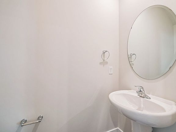 4th image of 115 Nootka Way