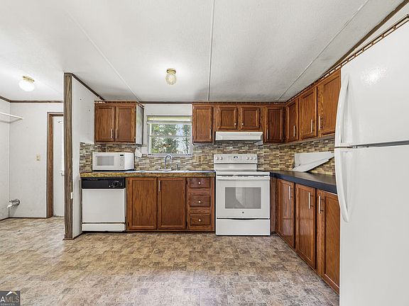 4th image of 2092 Sand Rock Ave