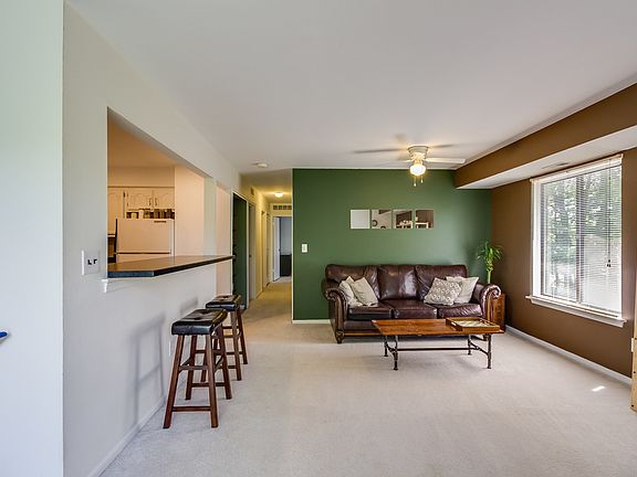 3rd image of 41529 Bedford Dr