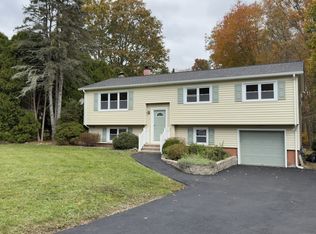 3 Fairview Dr, Pawcatuck, CT 06379