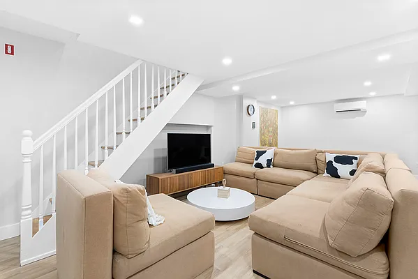 Rented by Compass | media 7