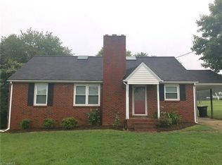 5035 Shattalon Dr, Winston Salem, NC 27106
