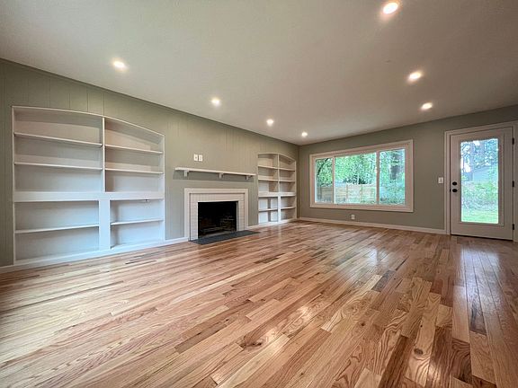 4th image of 2500 SE Tarbell Ave #A