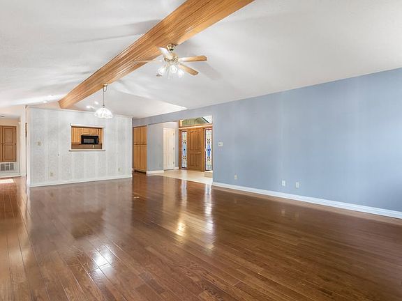 3rd image of 30 Kensington Dr